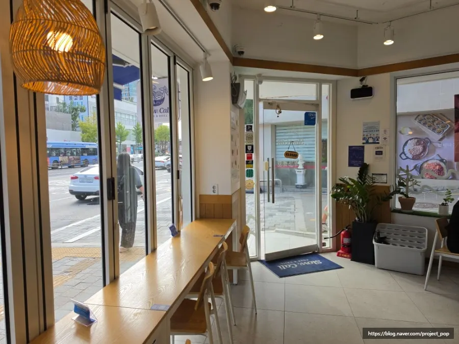 홍대 포케 전문점 슬로우캘리 매장
