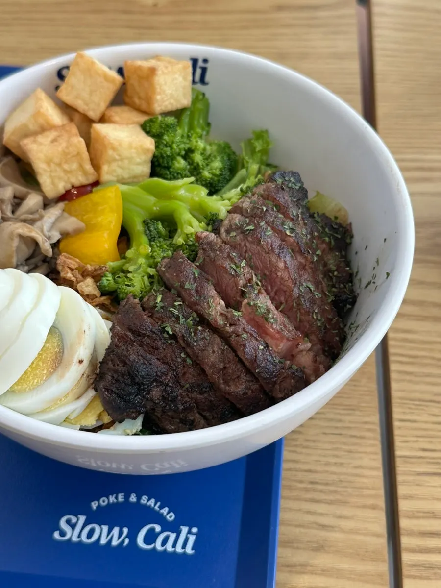 Neatly arranged skirt steak bowl