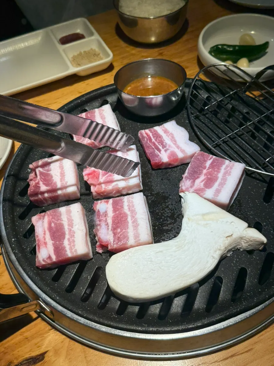 Salted ogyeopsal on the grill