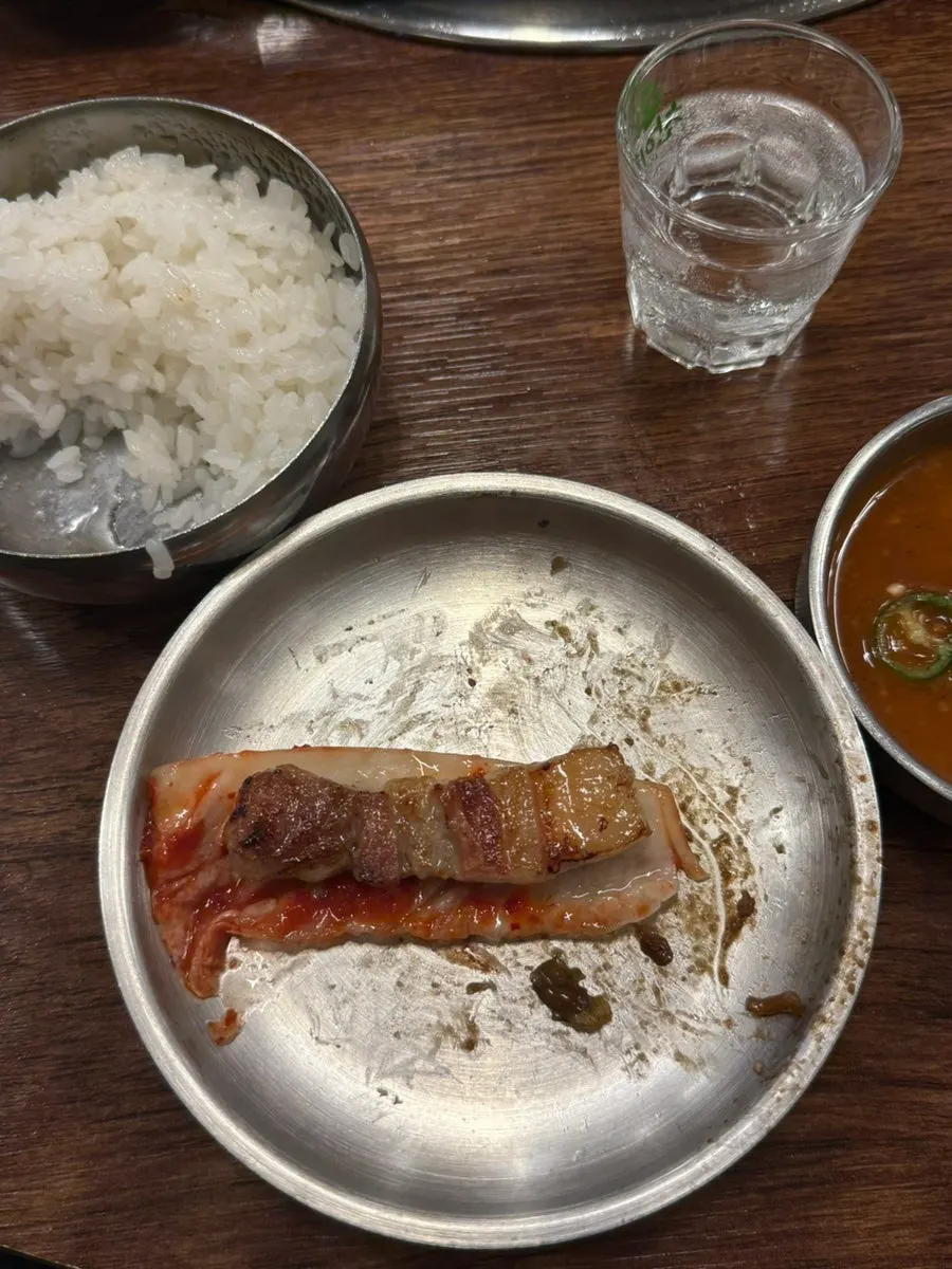 자연석 불판 위 삼겹살 관련 사진