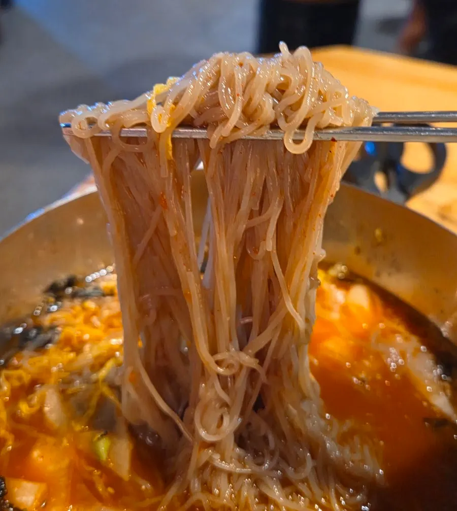 비벼 먹는 초필살섞기냉면