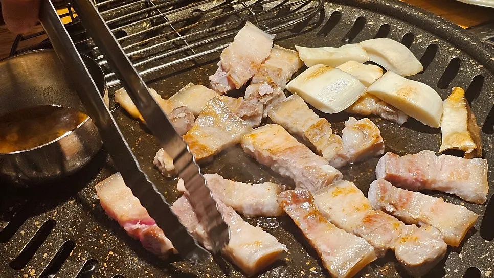 Pork belly cut small and grilling