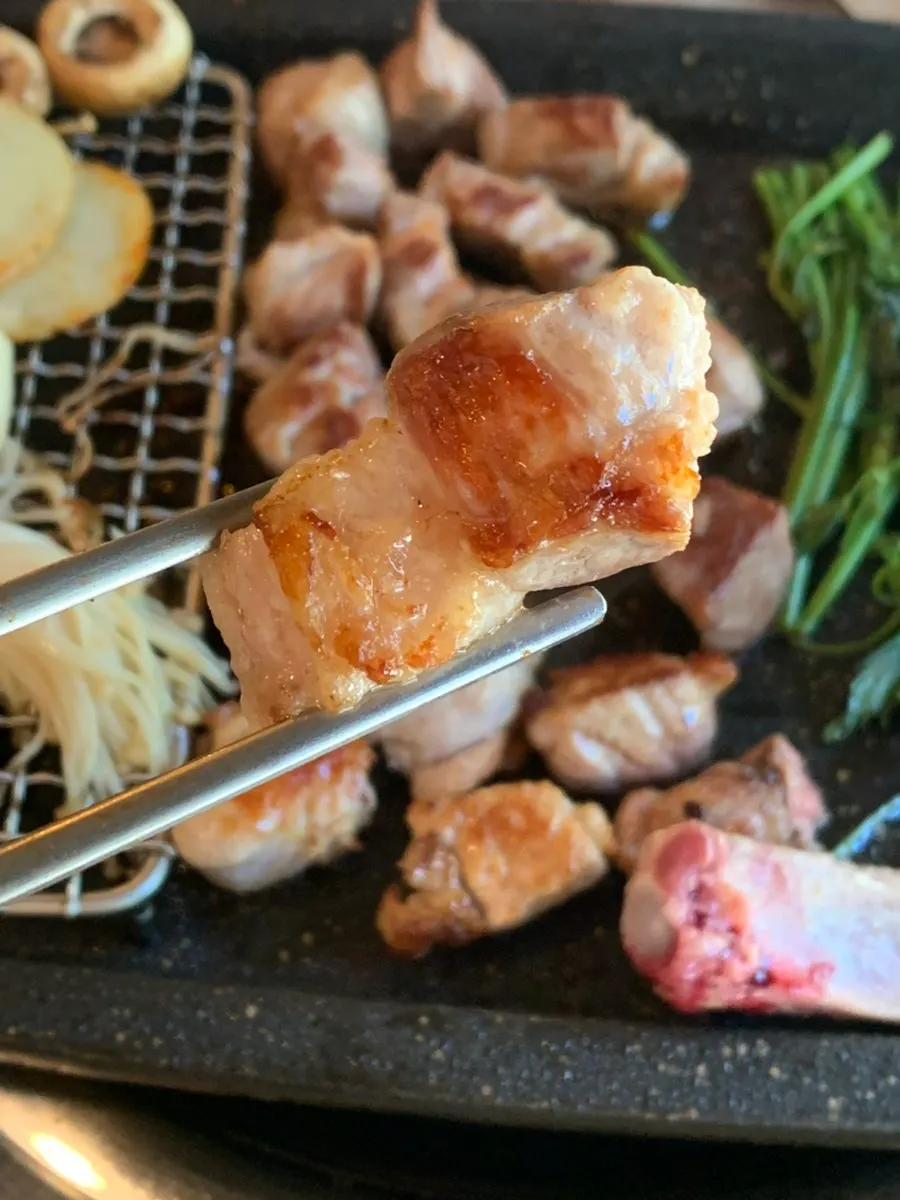 Thickly grilled pork neck