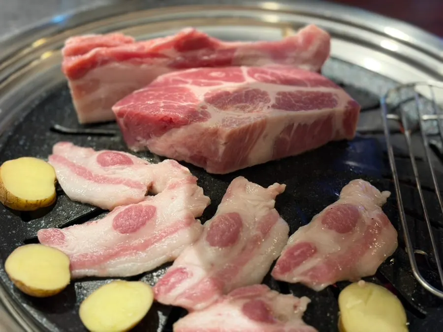 Flower pork neck and fresh pork belly filling the table