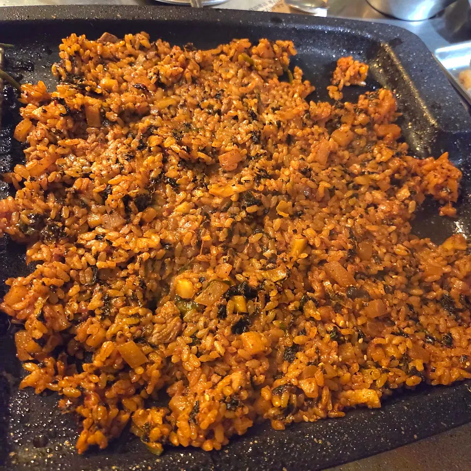 Kkakdugi fried rice cooking on the grill