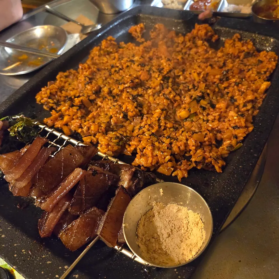 Kkakdugi fried rice with spicy seasoning