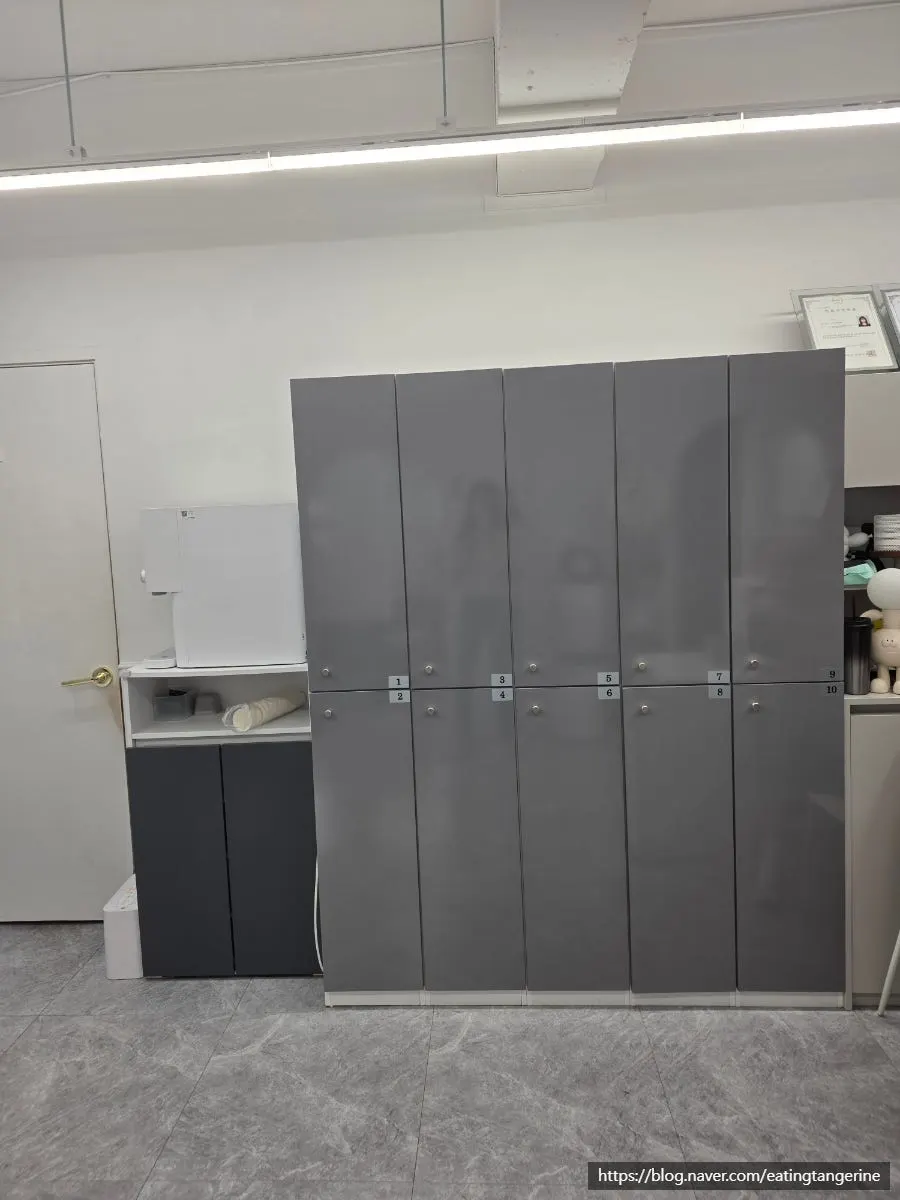 Drawer in the makeup room for storing personal belongings