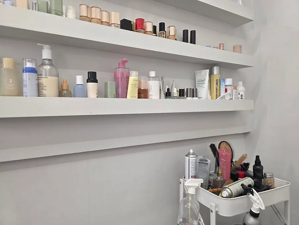 Makeup consultation and color cosmetics