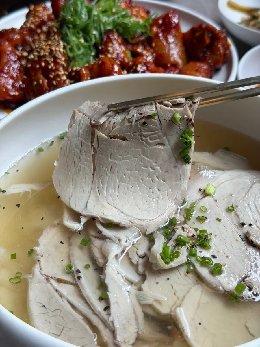 Clear gomtang for a calm meal