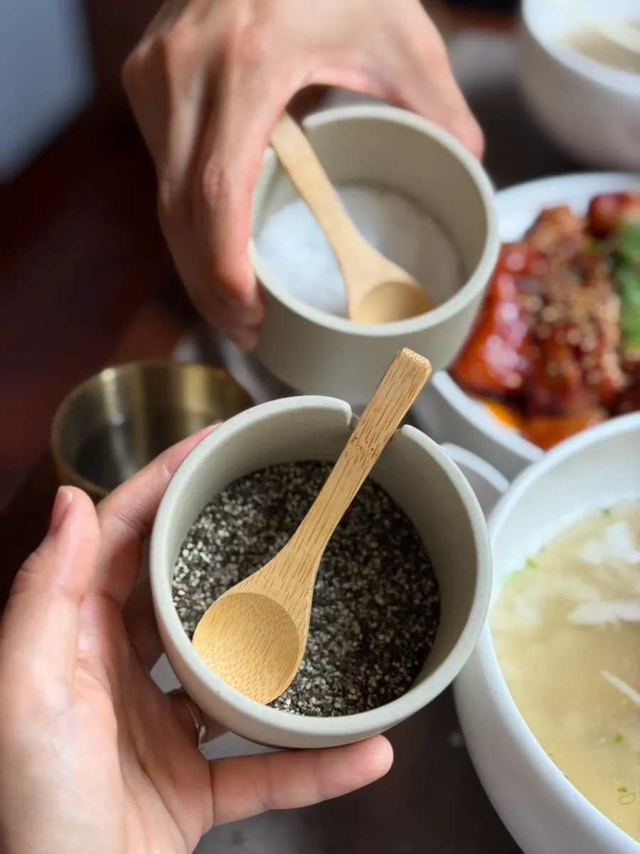 Well-seasoned clear gomtang broth