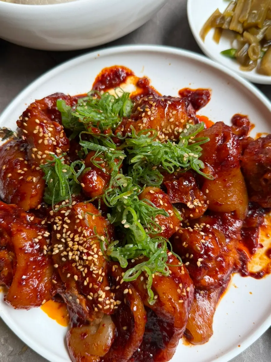 Beef tail jjim that also suits drinks