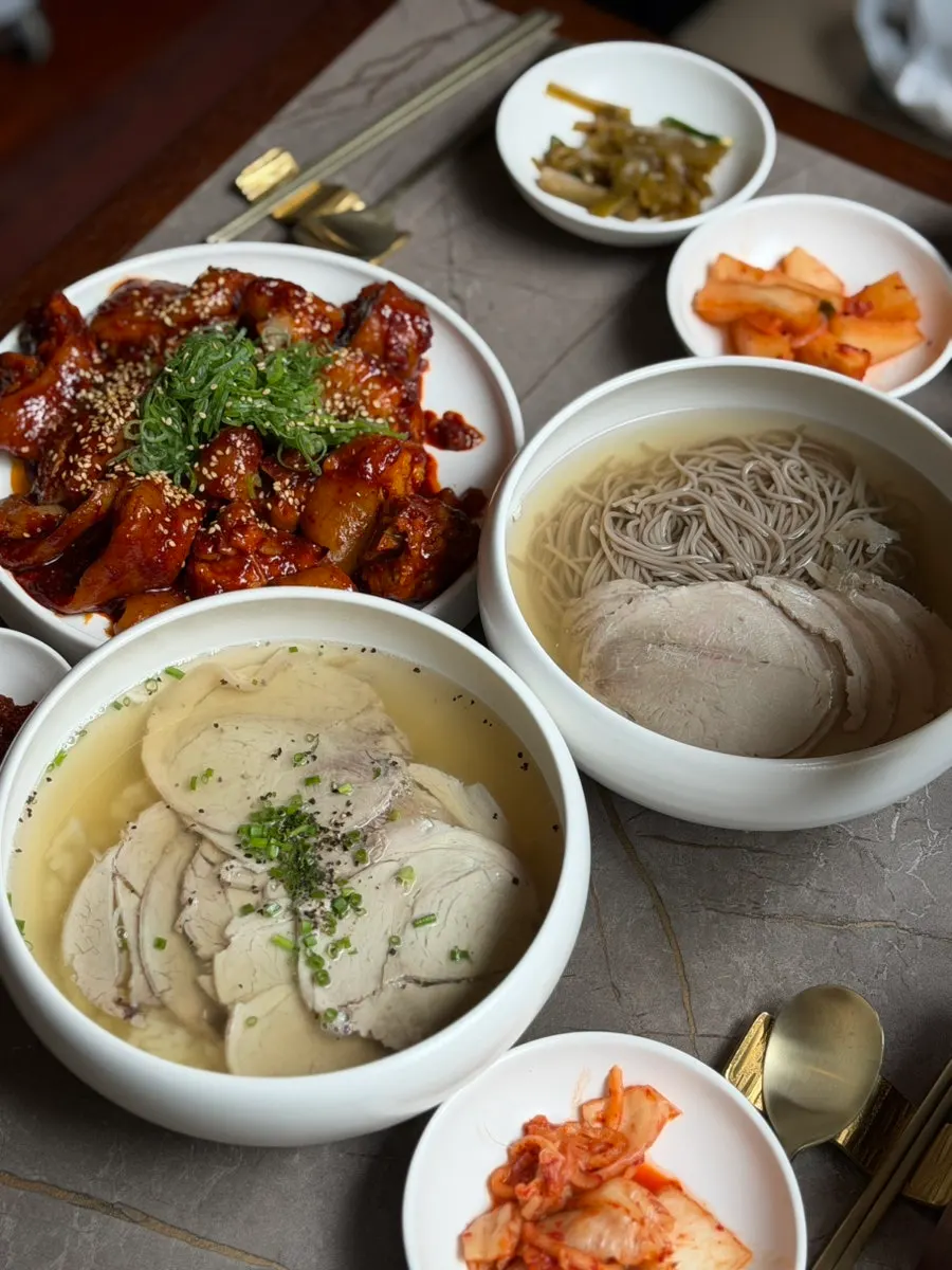 Anok meal featuring Pyongyang naengmyeon and beef tail jjim