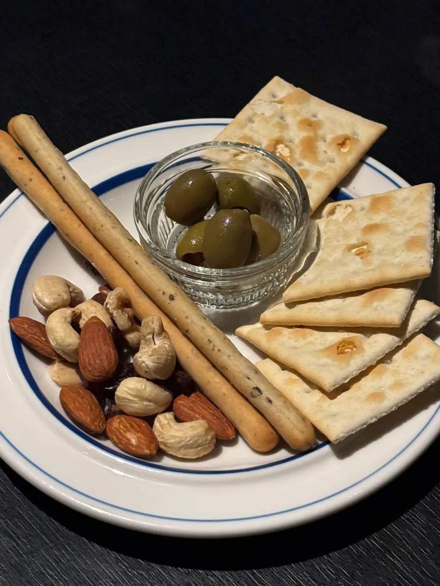크래커 올리브 견과류 기본 안주