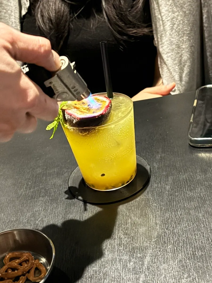 패션후르츠를 올린 페레코 no.2 칵테일