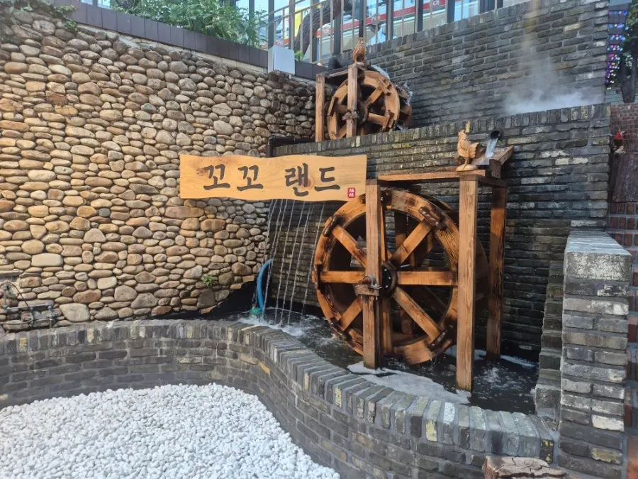 넓고 깔끔하게 관리된 야장 홀