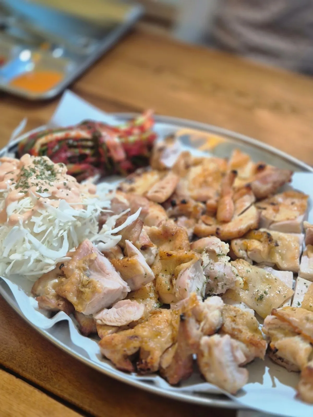 푸짐하게 나온 직화 숯불 순살 바베큐 소금