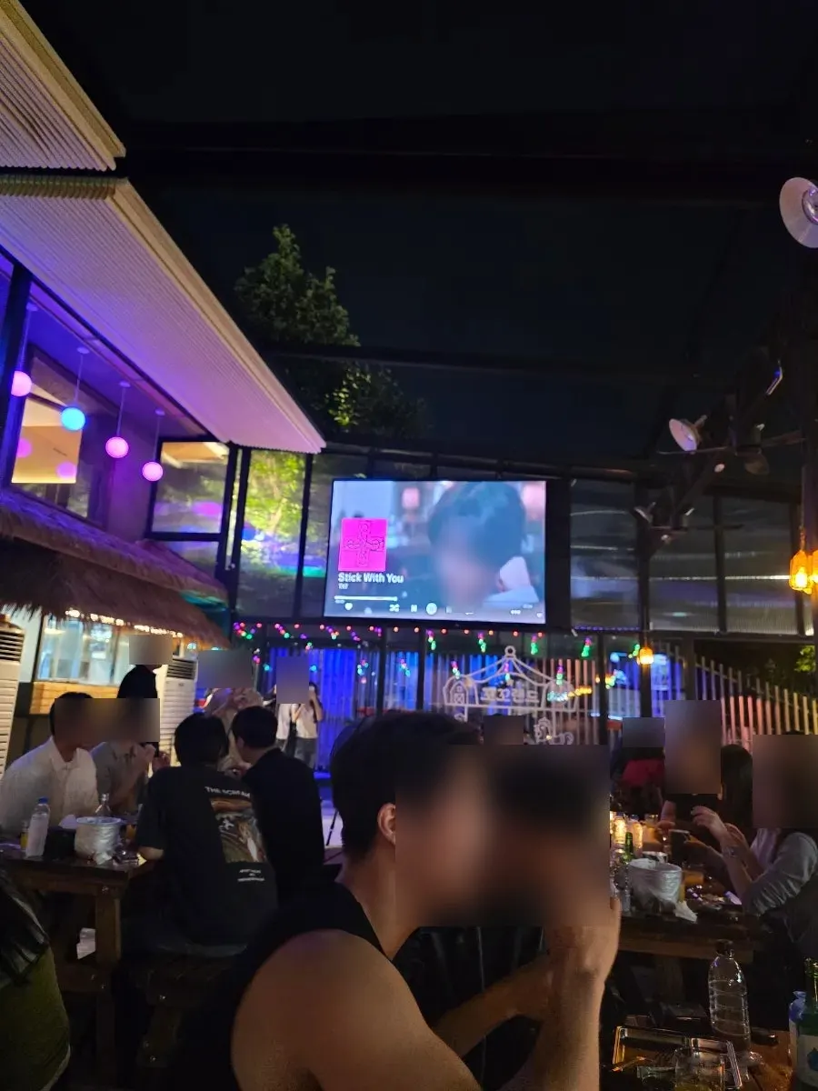 꼬꼬랜드 테라스와 스포츠 중계 공간