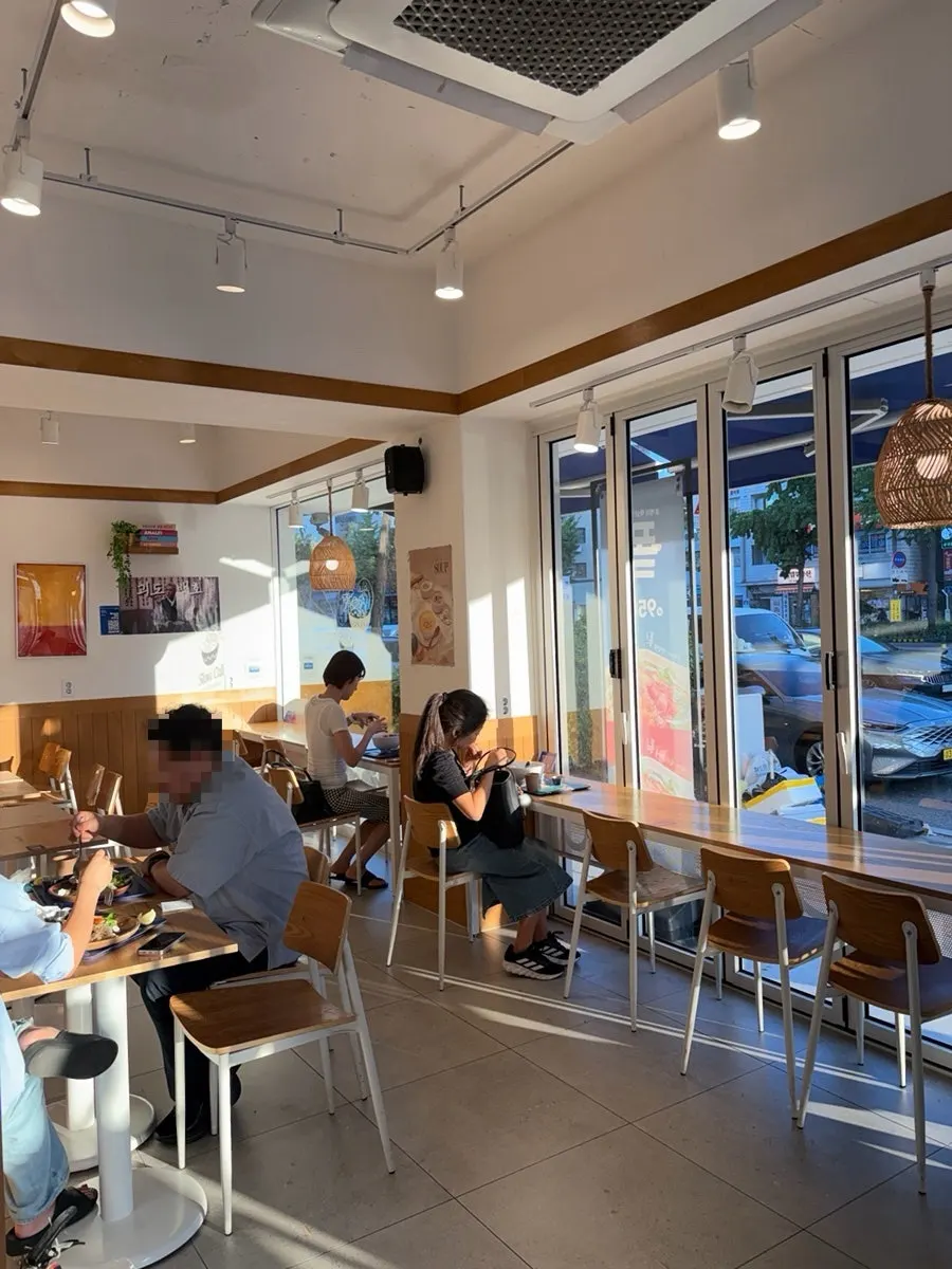 Interior with window seating