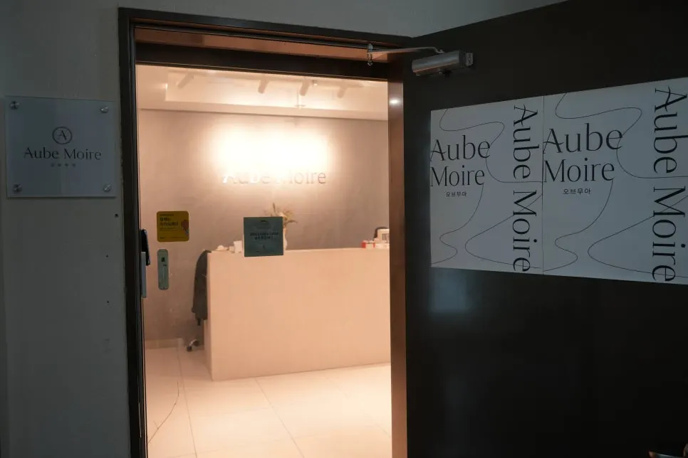 Clean, white-toned interior of Obeumua Hongdae Branch