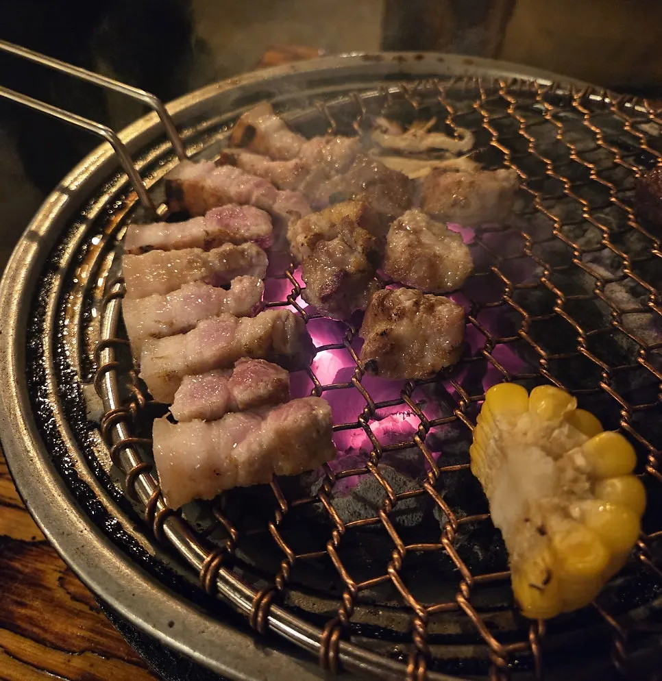 노릇하게 구워진 오겹살