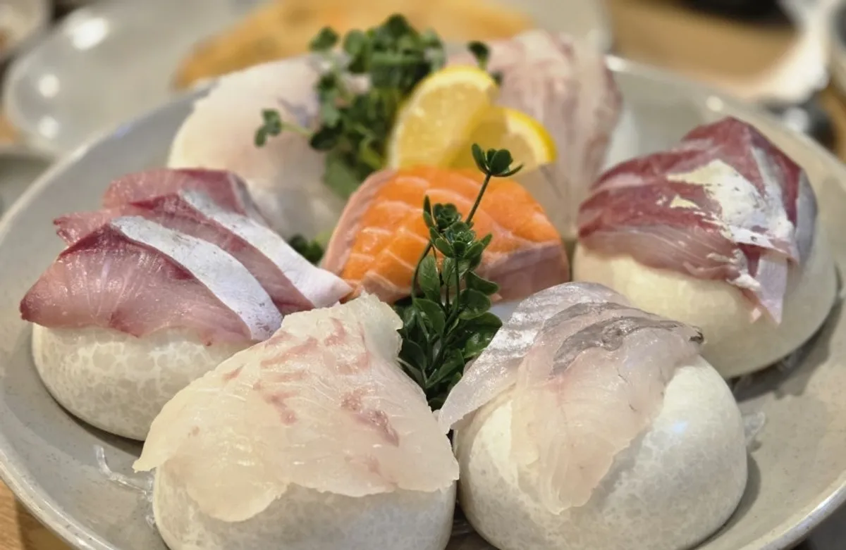 Small-size seasonal sashimi platter with rockfish, flounder, and small yellowtail