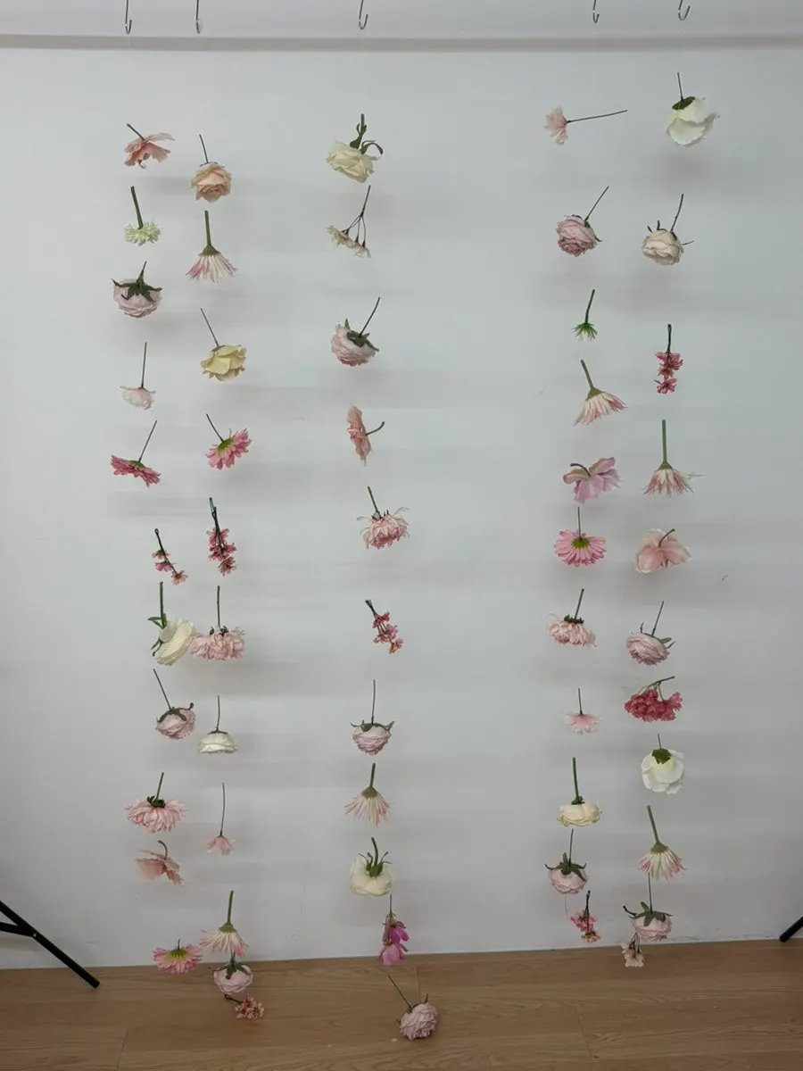 Flower backdrop shooting area at U&I Studio Hongdae Branch