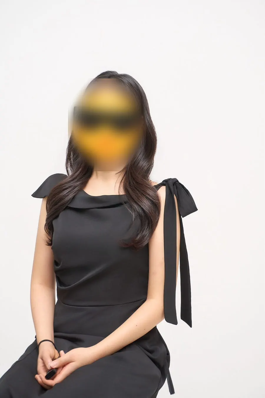 Free-rental white and black dresses