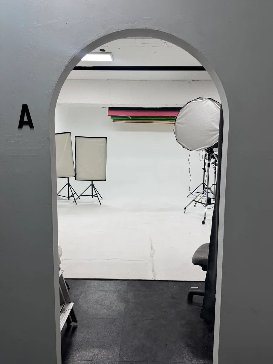 Areye Studio's Room A white horizon shooting space