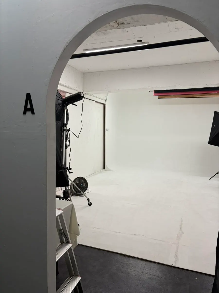 Room A at Areye Studio, a white cyclorama rental space