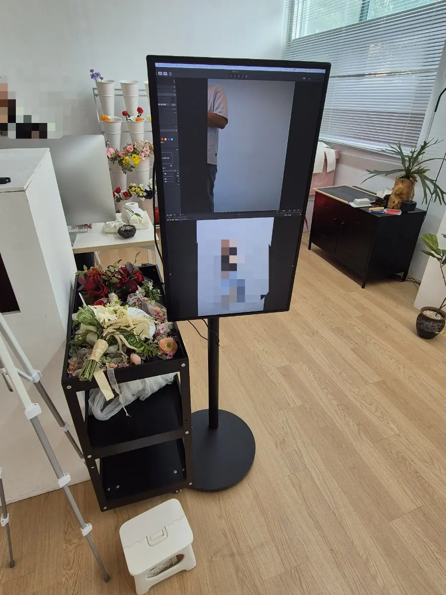 Camera and shooting setup for self-photos