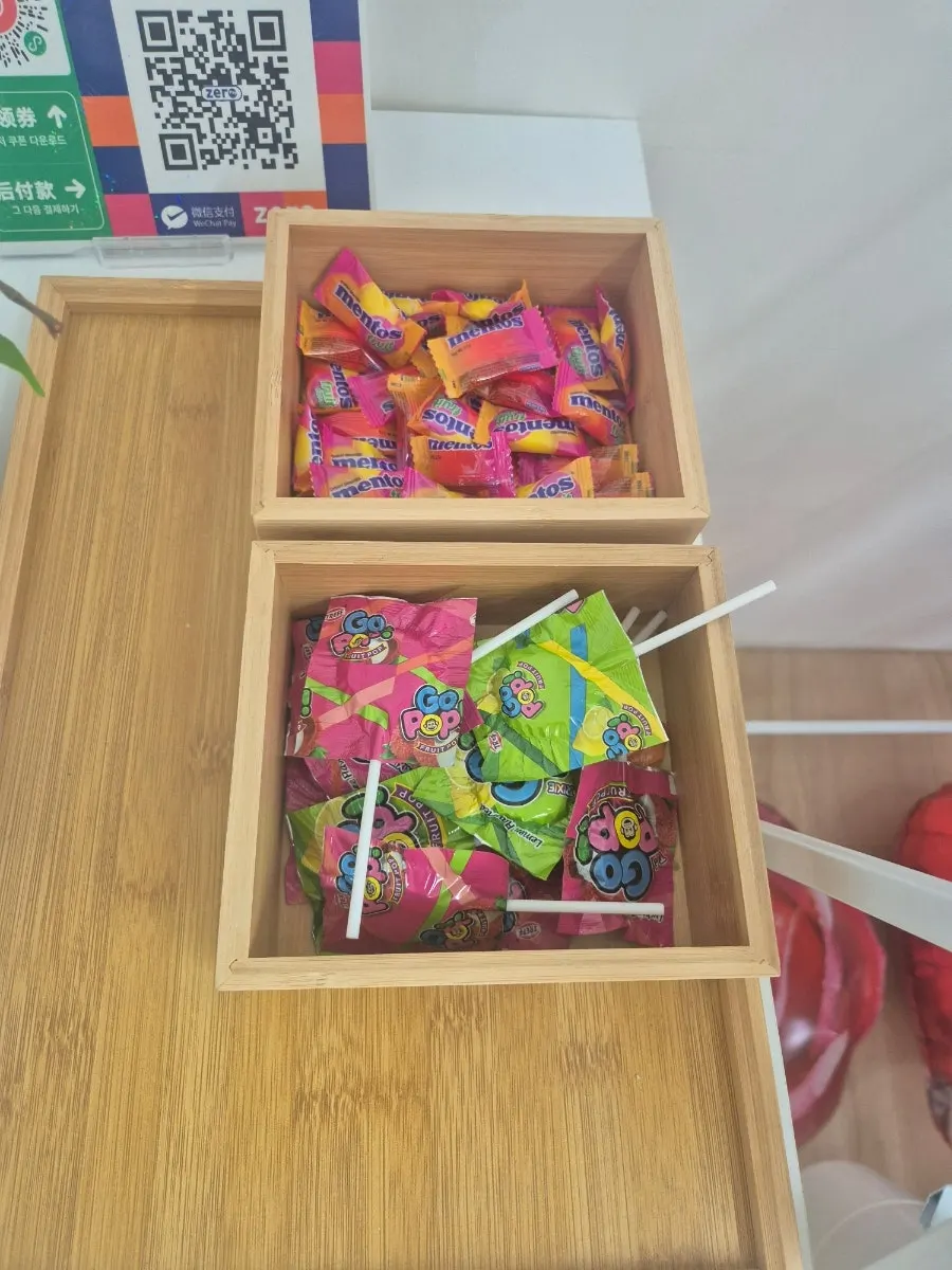 Wrap-up of the shoot with candy provided