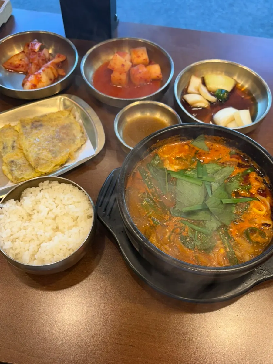 육전과 깍두기, 김치 반찬