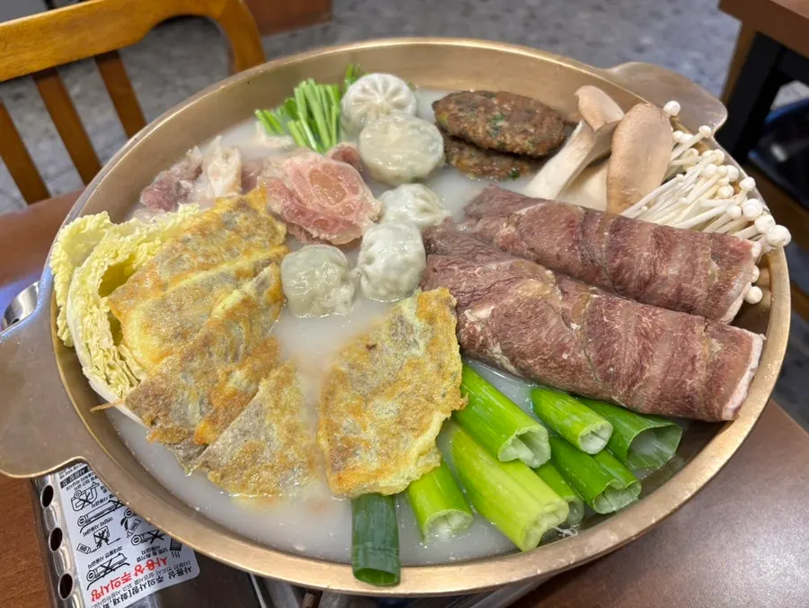 공깃밥과 함께 먹은 육전모둠전골