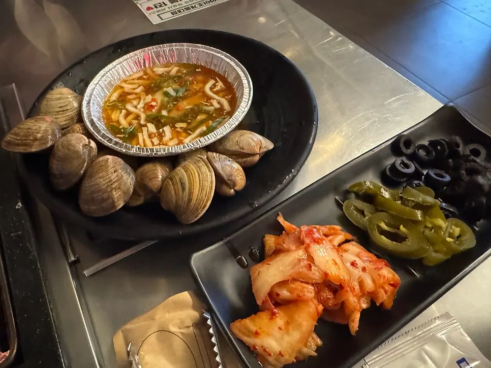 Cheese tteokbokki and kimchi side dishes