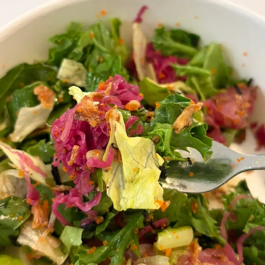 Poke showing green beans and onion flakes