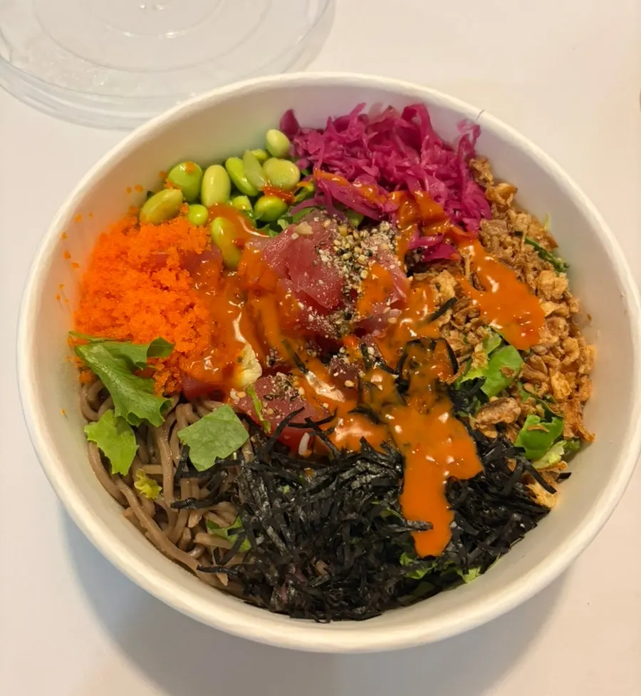 Tuna poke with spicy sauce