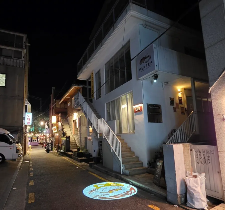 Atmosphere during a visit to Doran Honsul Bar Hongdae Branch