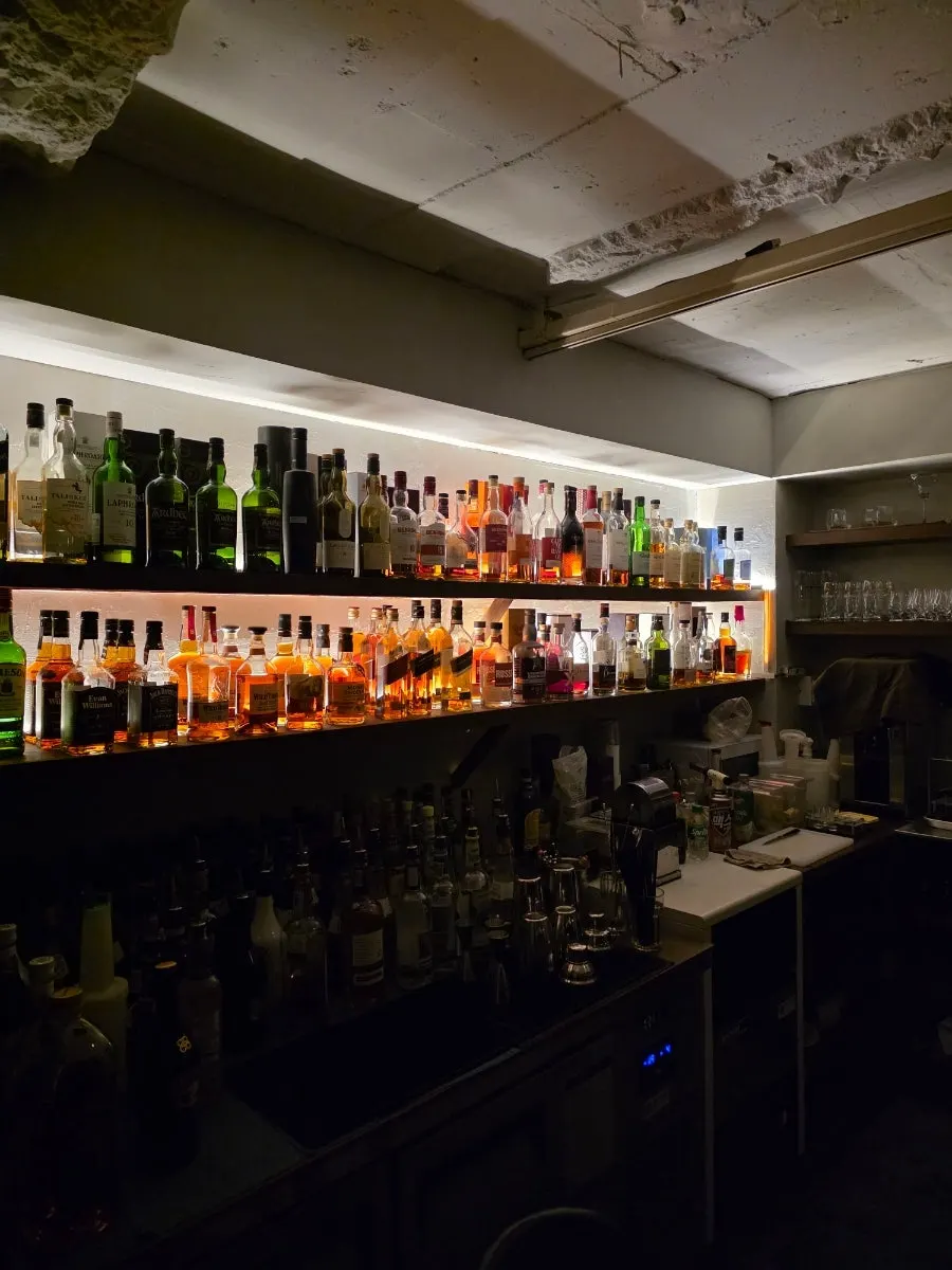 Interior atmosphere at Doran Honsul Bar Hongdae Branch
