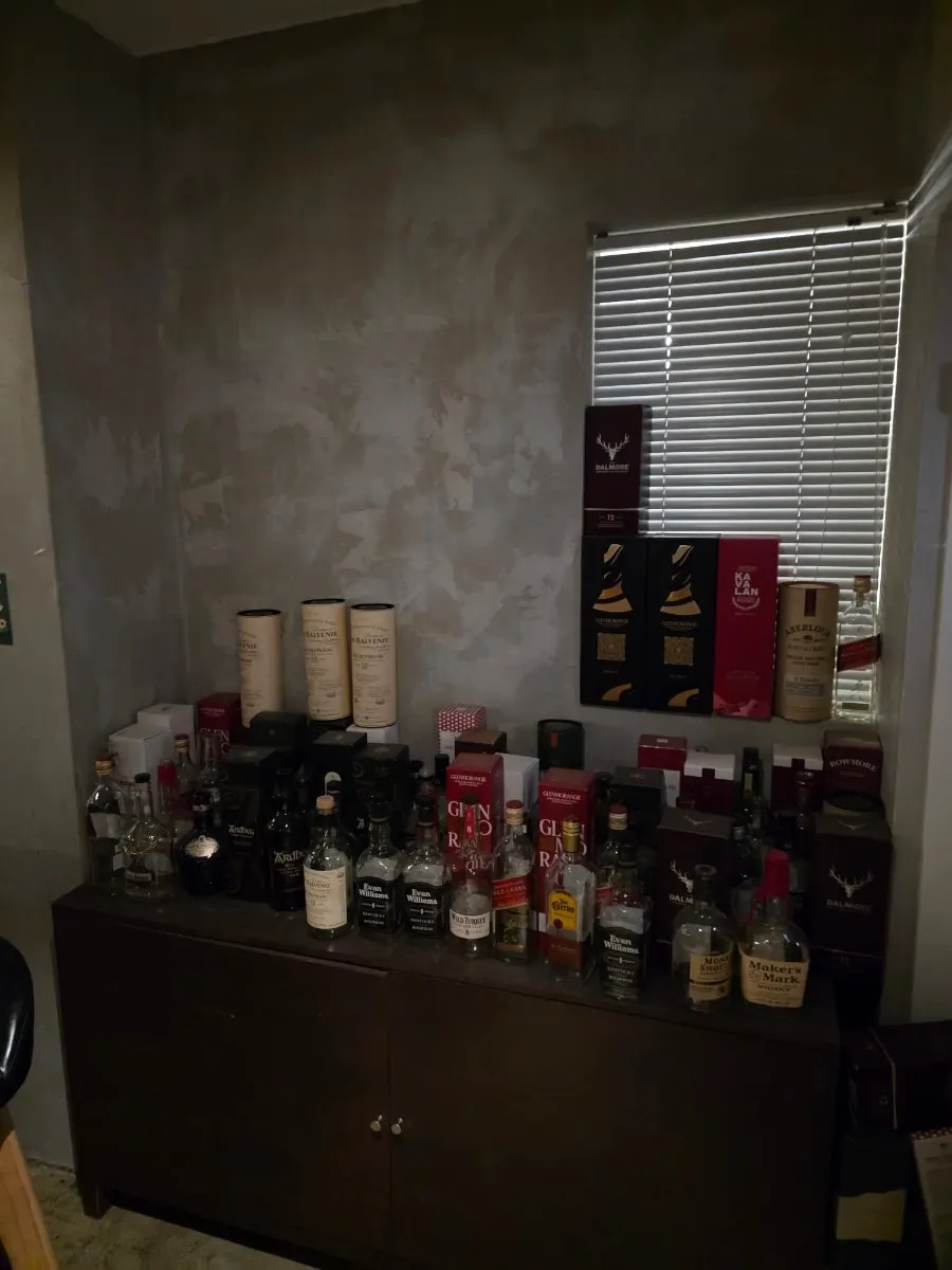 Space at a Hongdae bar for solo drinks
