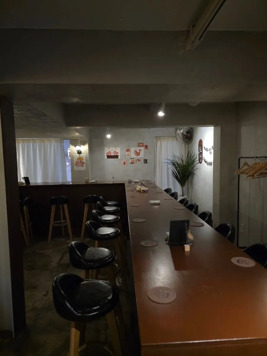 Conversation-friendly atmosphere at Doran Honsul Bar