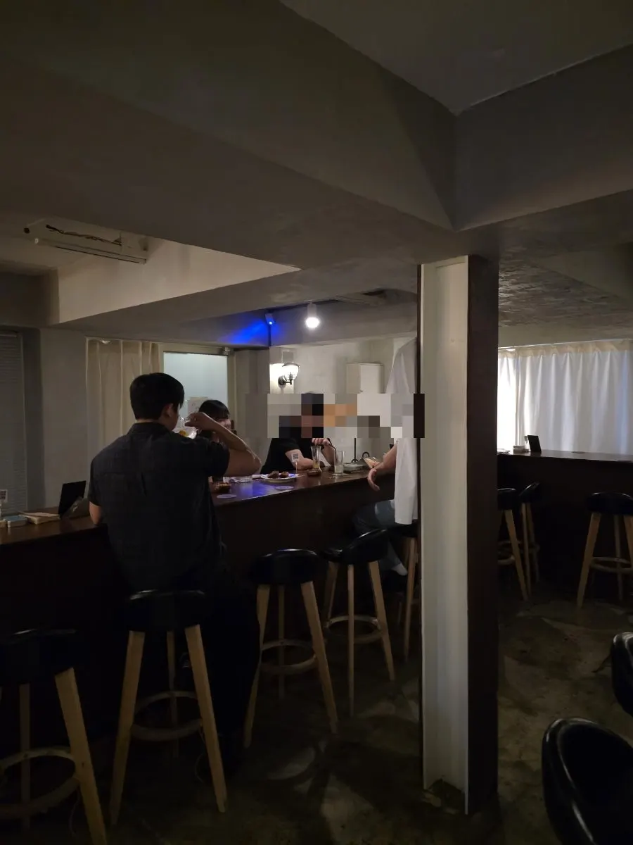 A visit to a Hongdae solo-drinking bar
