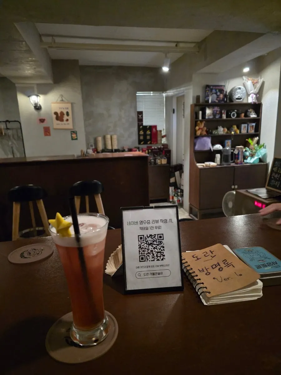 Comfortable space at a Hongdae solo-drinking bar
