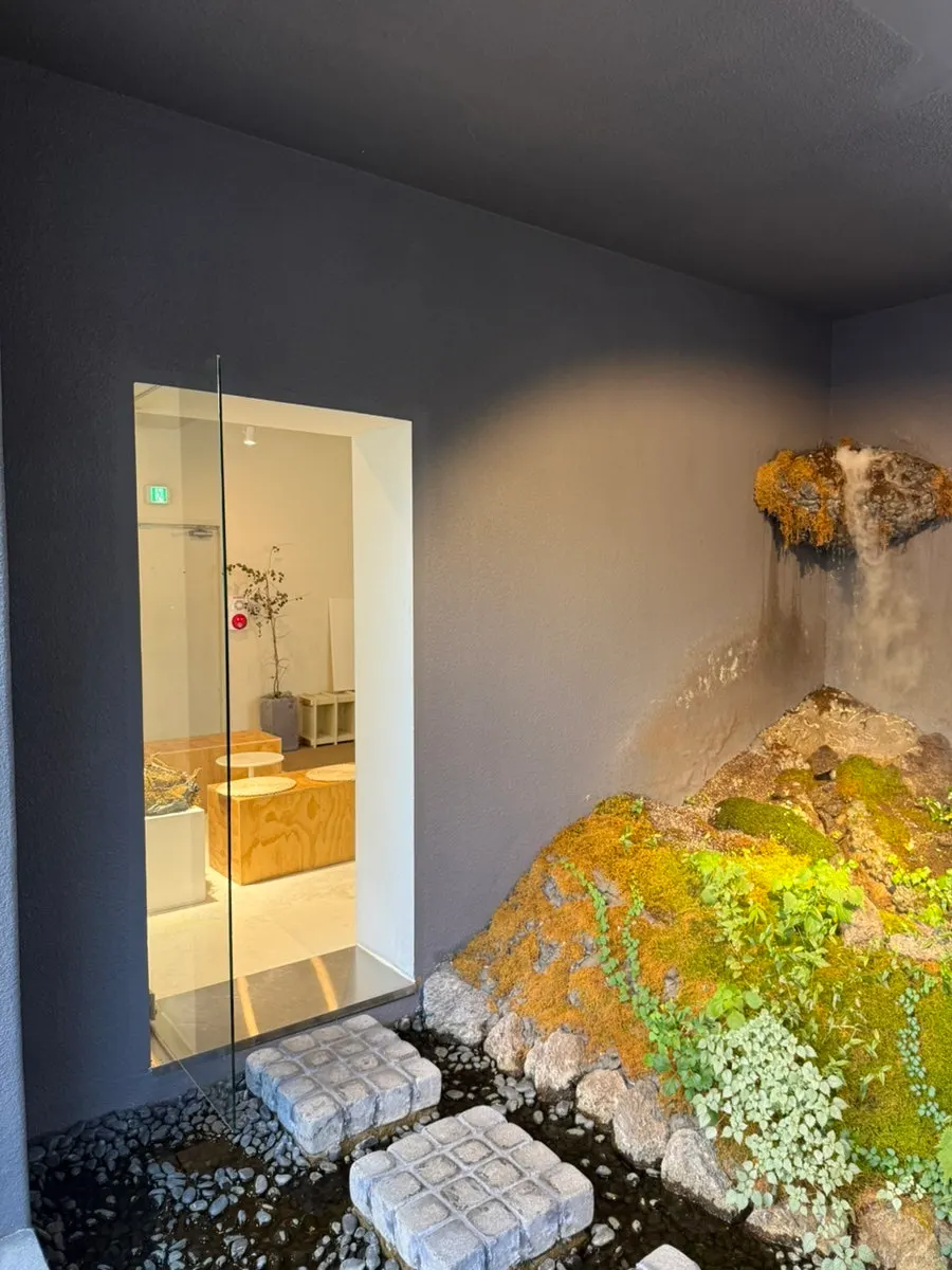 The calm atmosphere of Naemyeonui Balgyeon café in Hongdae