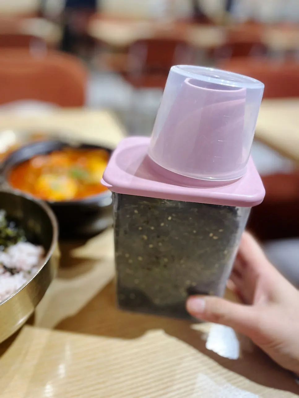 Rice mixed with crumbled seaweed and stew