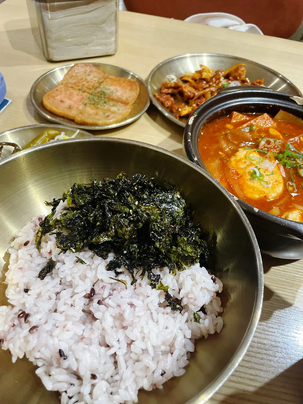 A bite of mixed rice topped with bulgogi