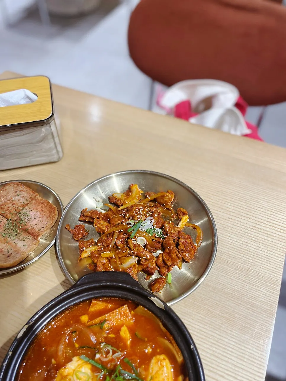 A stew meal at Bap Jangin Hongdae Branch