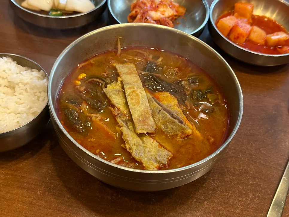 切成方便入口大小的现煎牛肉煎饼特写