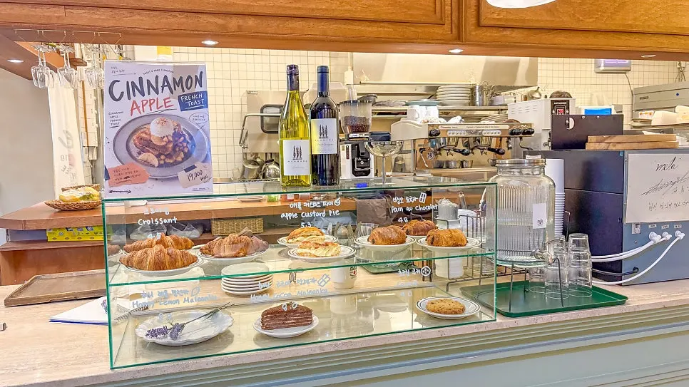 The ordering counter area