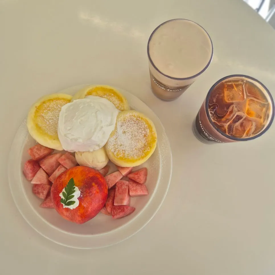 A table set with peach soufflé and drinks