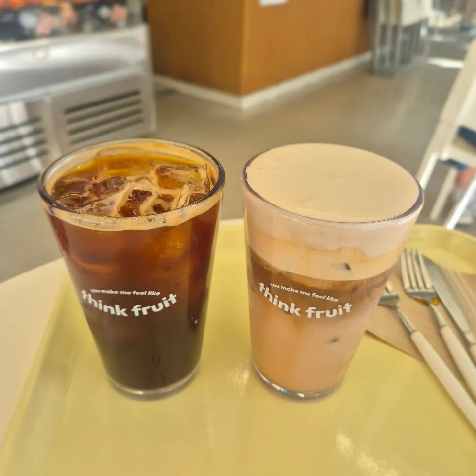 The salted cream milk tea paired with dessert